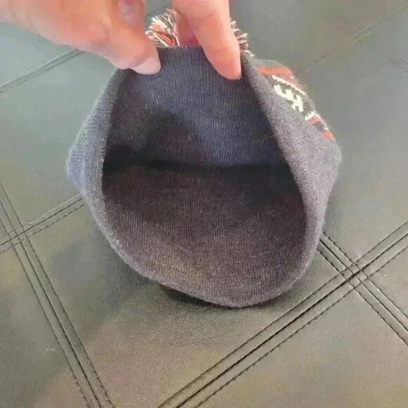 Native Adult Unisex Gray Aztec Acrylic Knit Cuffed Beanie w Pom-Pom - Picture 7 of 7